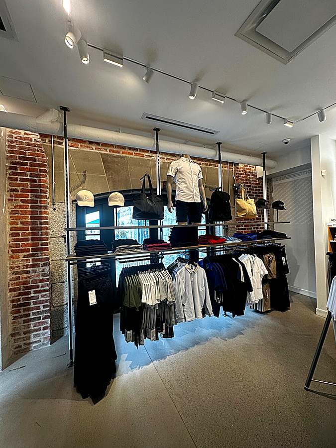 Men's Walls — photo 2